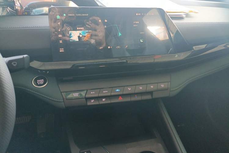 Used CHANGAN UNI-V iDD 2024 Blue Whale Smart Electric iDD 136km ZhiKu Model Audio And AC Panel