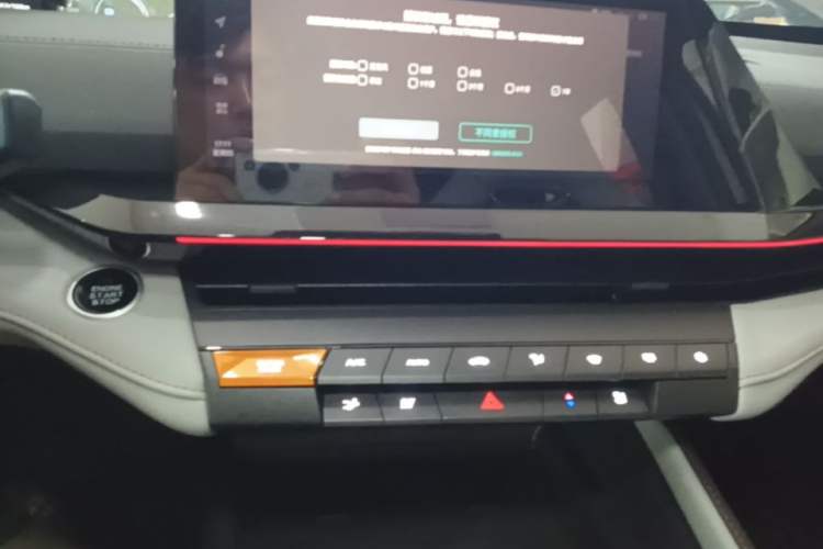Used CHANGAN UNI-V iDD 2024 Blue Whale Smart Electric iDD 136km Luxury Model Audio And AC Panel
