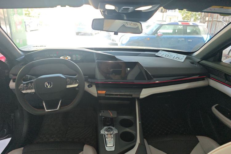 Used CHANGAN UNI-V iDD 2024 Blue Whale Smart Electric iDD 136km Luxury Model Center Console