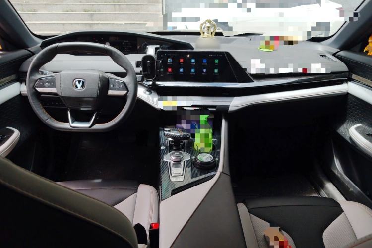 Used CHANGAN UNI-V iDD 2024 Blue Whale Smart Electric iDD 136km ZhiKu Model Center Console