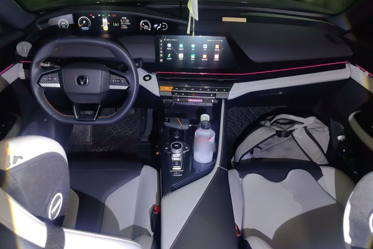 Used CHANGAN UNI-V iDD 2024 Blue Whale Smart Electric iDD 136km Luxury Model Center Console