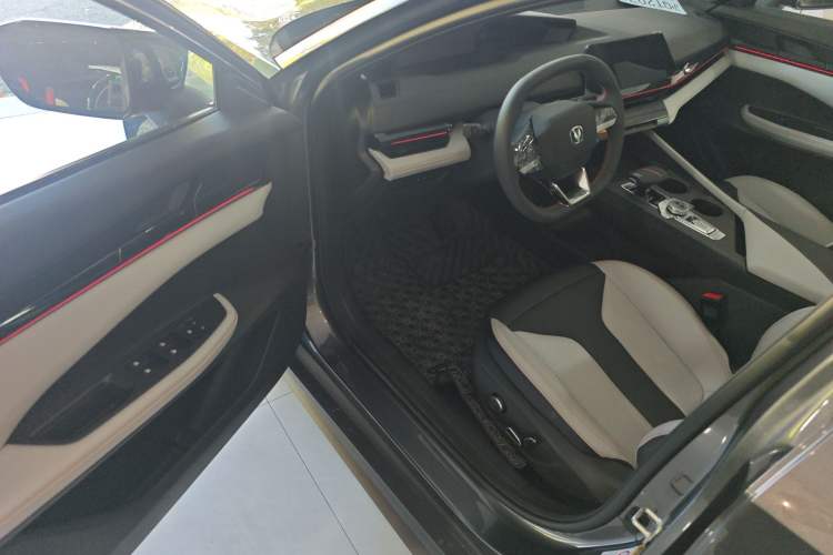 Used CHANGAN UNI-V iDD 2024 Blue Whale Smart Electric iDD 136km Luxury Model Driver Seat