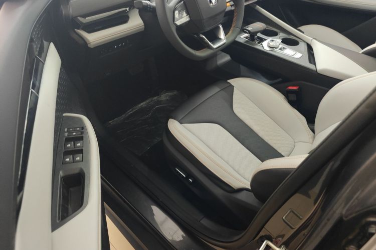 Used CHANGAN UNI-V iDD 2024 Blue Whale Smart Electric iDD 136km ZhiKu Model Driver Seat