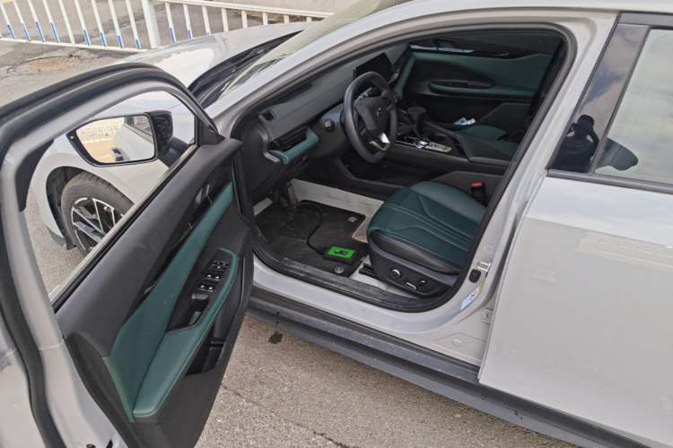 Used CHANGAN UNI-V iDD 2024 Blue Whale Smart Electric iDD 136km Luxury Model Driver Seat