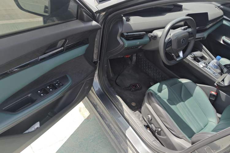 Used CHANGAN UNI-V iDD 2024 Blue Whale Smart Electric iDD 136km Luxury Model Driver Seat