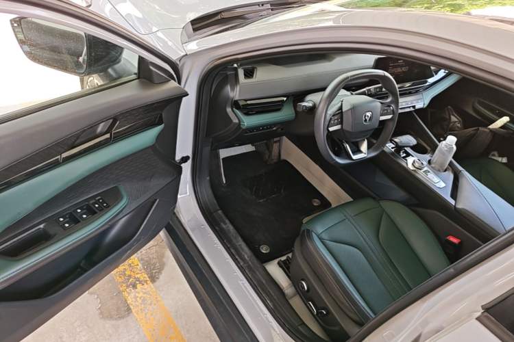 Used CHANGAN UNI-V iDD 2024 Blue Whale Smart Electric iDD 136km Luxury Model Driver Seat