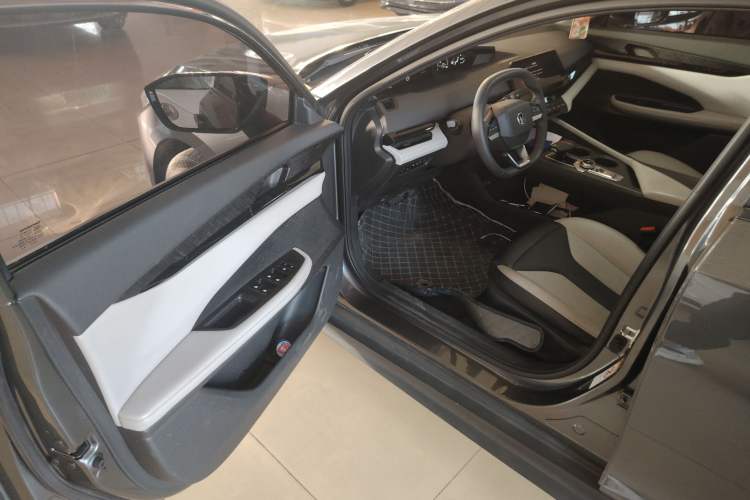 Used CHANGAN UNI-V iDD 2024 Blue Whale Smart Electric iDD 136km ZhiKu Model Driver Seat