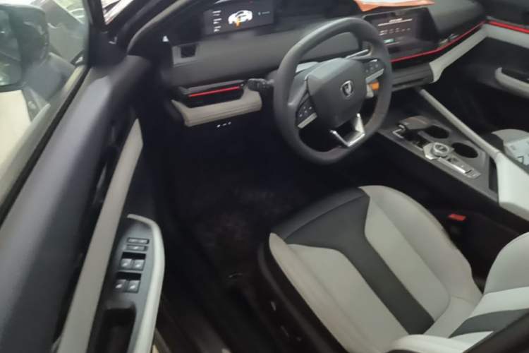 Used CHANGAN UNI-V iDD 2024 Blue Whale Smart Electric iDD 136km Luxury Model Driver Seat