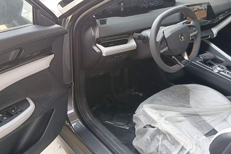 Used CHANGAN UNI-V iDD 2024 Blue Whale Smart Electric iDD 136km Luxury Model Driver Seat