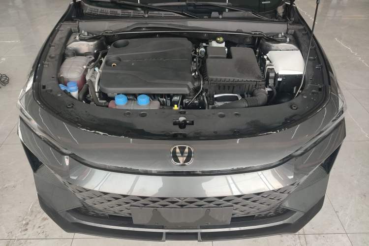 Used CHANGAN UNI-V iDD 2024 Blue Whale Smart Electric iDD 136km ZhiKu Model Engine Bay