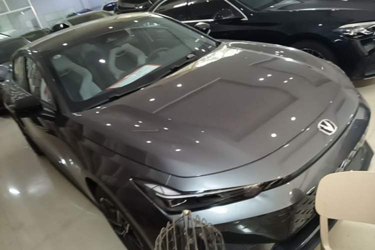 Used CHANGAN UNI-V iDD 2024 Blue Whale Smart Electric iDD 136km Luxury Model Exterior 1