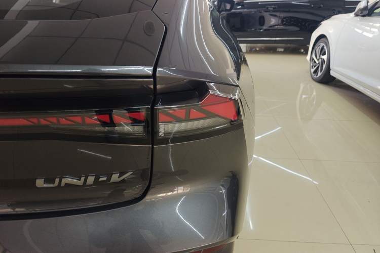 Used CHANGAN UNI-V iDD 2024 Blue Whale Smart Electric iDD 136km ZhiKu Model Exterior 2