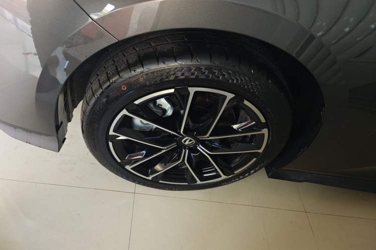 Used CHANGAN UNI-V iDD 2024 Blue Whale Smart Electric iDD 136km ZhiKu Model Exterior 3