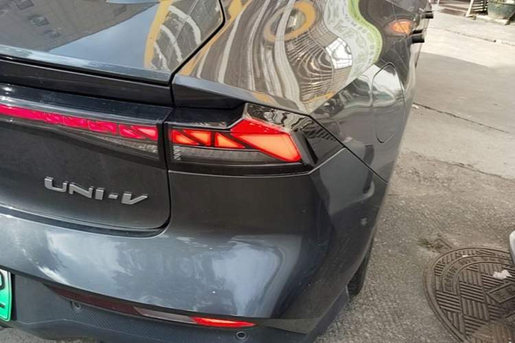 Used CHANGAN UNI-V iDD 2024 Blue Whale Smart Electric iDD 136km Luxury Model Exterior 3
