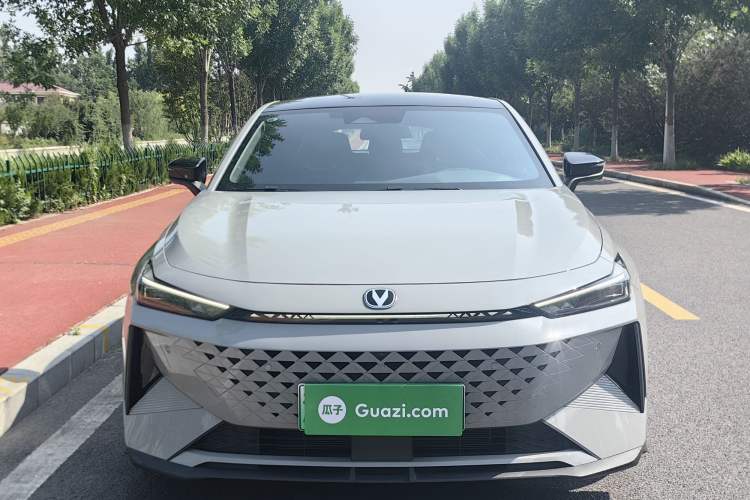 Used CHANGAN UNI-V iDD 2024 Blue Whale Smart Electric iDD 136km Luxury Model Exterior 4
