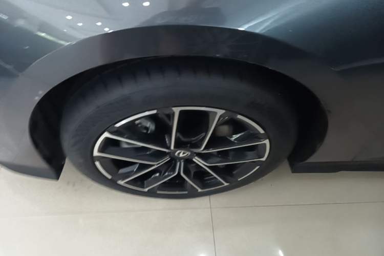 Used CHANGAN UNI-V iDD 2024 Blue Whale Smart Electric iDD 136km Luxury Model Exterior 4