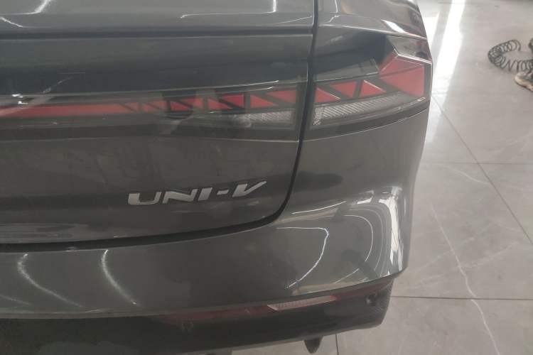 Used CHANGAN UNI-V iDD 2024 Blue Whale Smart Electric iDD 136km ZhiKu Model Exterior 6
