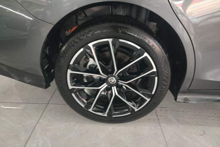 Used CHANGAN UNI-V iDD 2024 Blue Whale Smart Electric iDD 136km ZhiKu Model Exterior 8