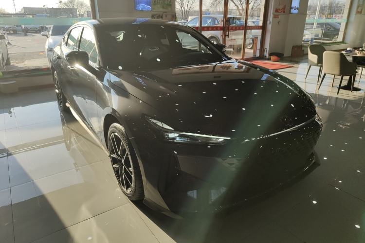 Used CHANGAN UNI-V iDD 2024 Blue Whale Smart Electric iDD 136km Luxury Model Front Right 45 Deg