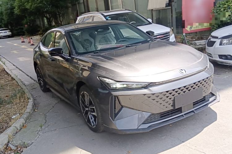 Used CHANGAN UNI-V iDD 2024 Blue Whale Smart Electric iDD 136km Luxury Model Front Right 45 Deg