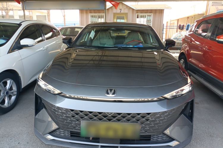 Used CHANGAN UNI-V iDD 2024 Blue Whale Smart Electric iDD 136km ZhiKu Model Front