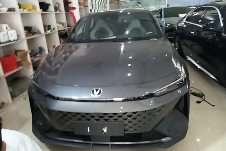 Used CHANGAN UNI-V iDD 2024 Blue Whale Smart Electric iDD 136km Luxury Model Front