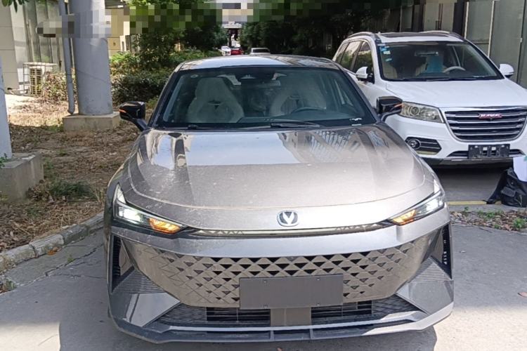 Used CHANGAN UNI-V iDD 2024 Blue Whale Smart Electric iDD 136km Luxury Model Front