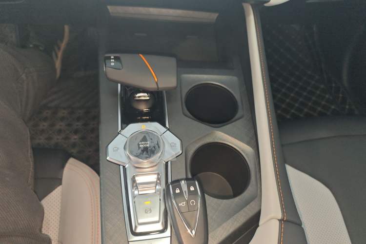 Used CHANGAN UNI-V iDD 2024 Blue Whale Smart Electric iDD 136km Luxury Model Gear Lever
