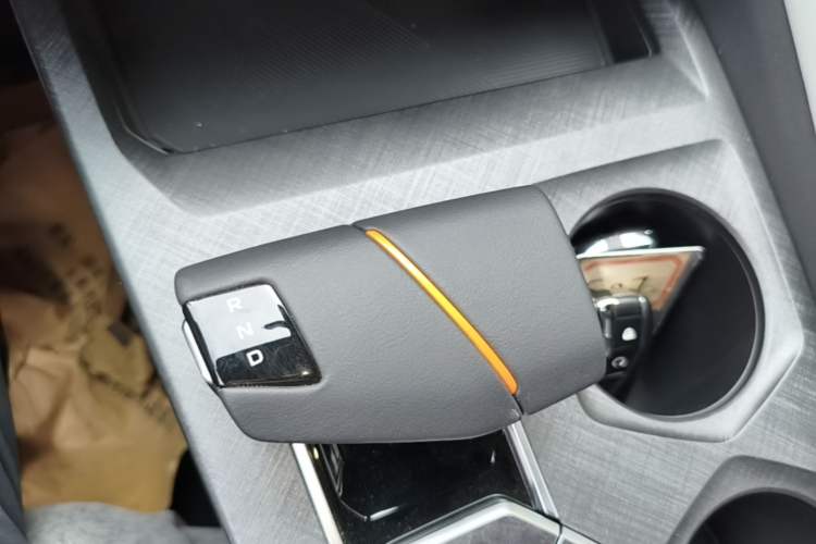 Used CHANGAN UNI-V iDD 2024 Blue Whale Smart Electric iDD 136km ZhiKu Model Gear Lever