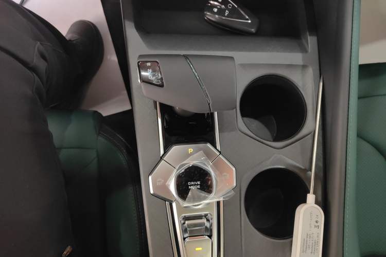 Used CHANGAN UNI-V iDD 2024 Blue Whale Smart Electric iDD 136km Luxury Model Gear Lever