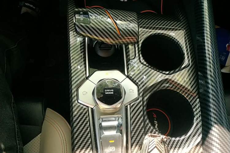 Used CHANGAN UNI-V iDD 2024 Blue Whale Smart Electric iDD 136km ZhiKu Model Gear Lever
