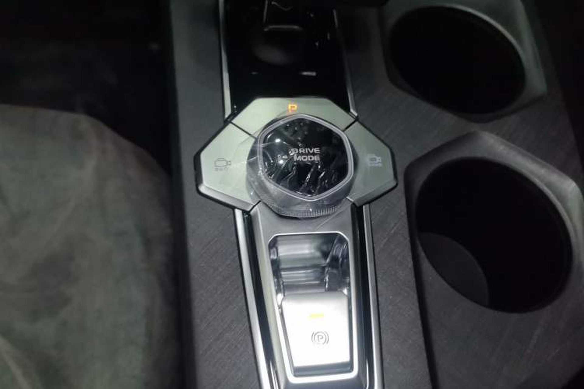 Used CHANGAN UNI-V iDD 2024 Blue Whale Smart Electric iDD 136km ZhiKu Model Gear Lever