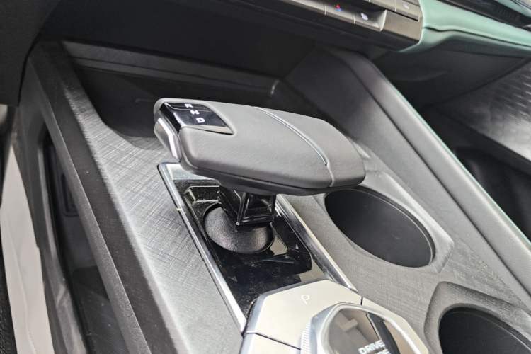 Used CHANGAN UNI-V iDD 2024 Blue Whale Smart Electric iDD 136km Luxury Model Gear Lever