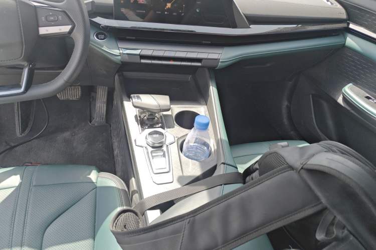 Used CHANGAN UNI-V iDD 2024 Blue Whale Smart Electric iDD 136km Luxury Model Gear Lever