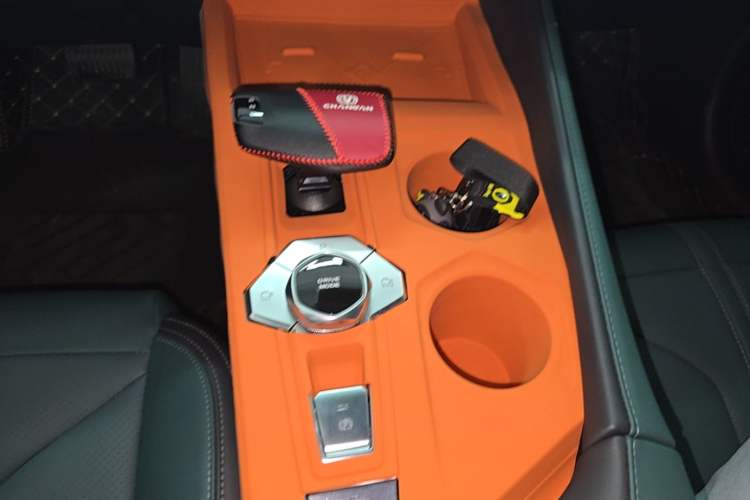 Used CHANGAN UNI-V iDD 2024 Blue Whale Smart Electric iDD 136km ZhiKu Model Gear Lever