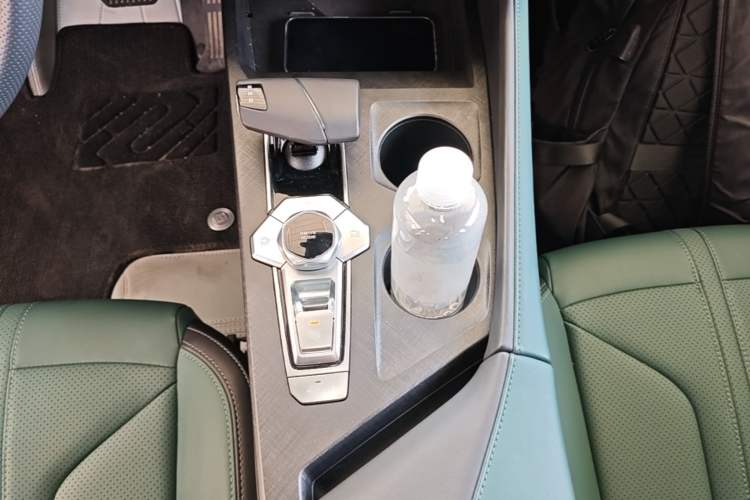 Used CHANGAN UNI-V iDD 2024 Blue Whale Smart Electric iDD 136km Luxury Model Gear Lever