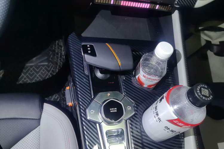 Used CHANGAN UNI-V iDD 2024 Blue Whale Smart Electric iDD 136km Luxury Model Gear Lever