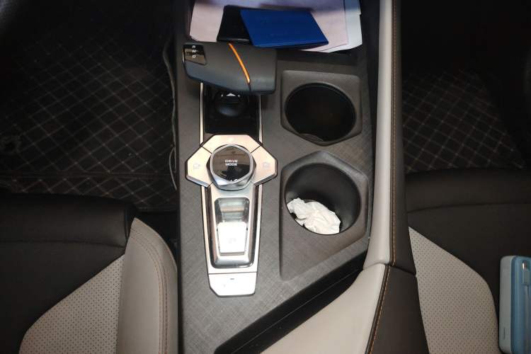 Used CHANGAN UNI-V iDD 2024 Blue Whale Smart Electric iDD 136km ZhiKu Model Gear Lever