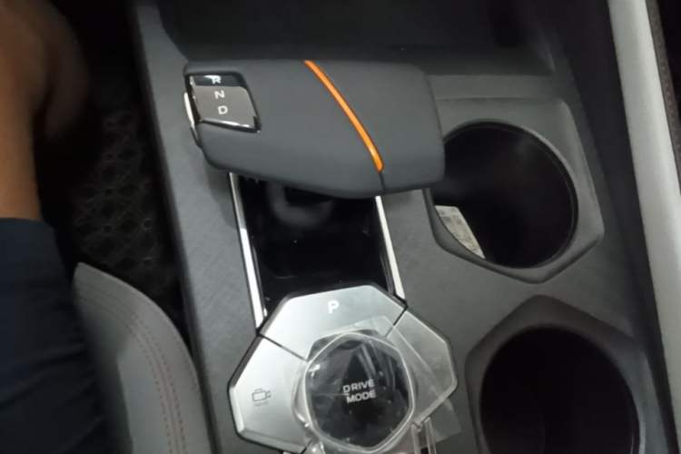 Used CHANGAN UNI-V iDD 2024 Blue Whale Smart Electric iDD 136km Luxury Model Gear Lever
