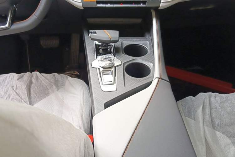 Used CHANGAN UNI-V iDD 2024 Blue Whale Smart Electric iDD 136km Luxury Model Gear Lever