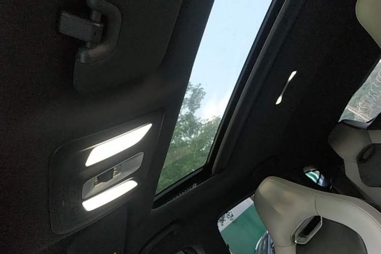 Used CHANGAN UNI-V iDD 2024 Blue Whale Smart Electric iDD 136km ZhiKu Model Headliner
