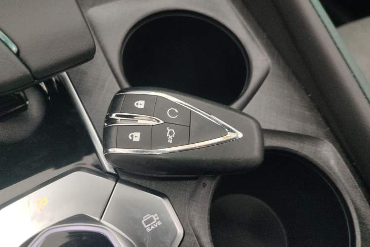 Used CHANGAN UNI-V iDD 2024 Blue Whale Smart Electric iDD 136km ZhiKu Model Interior 1