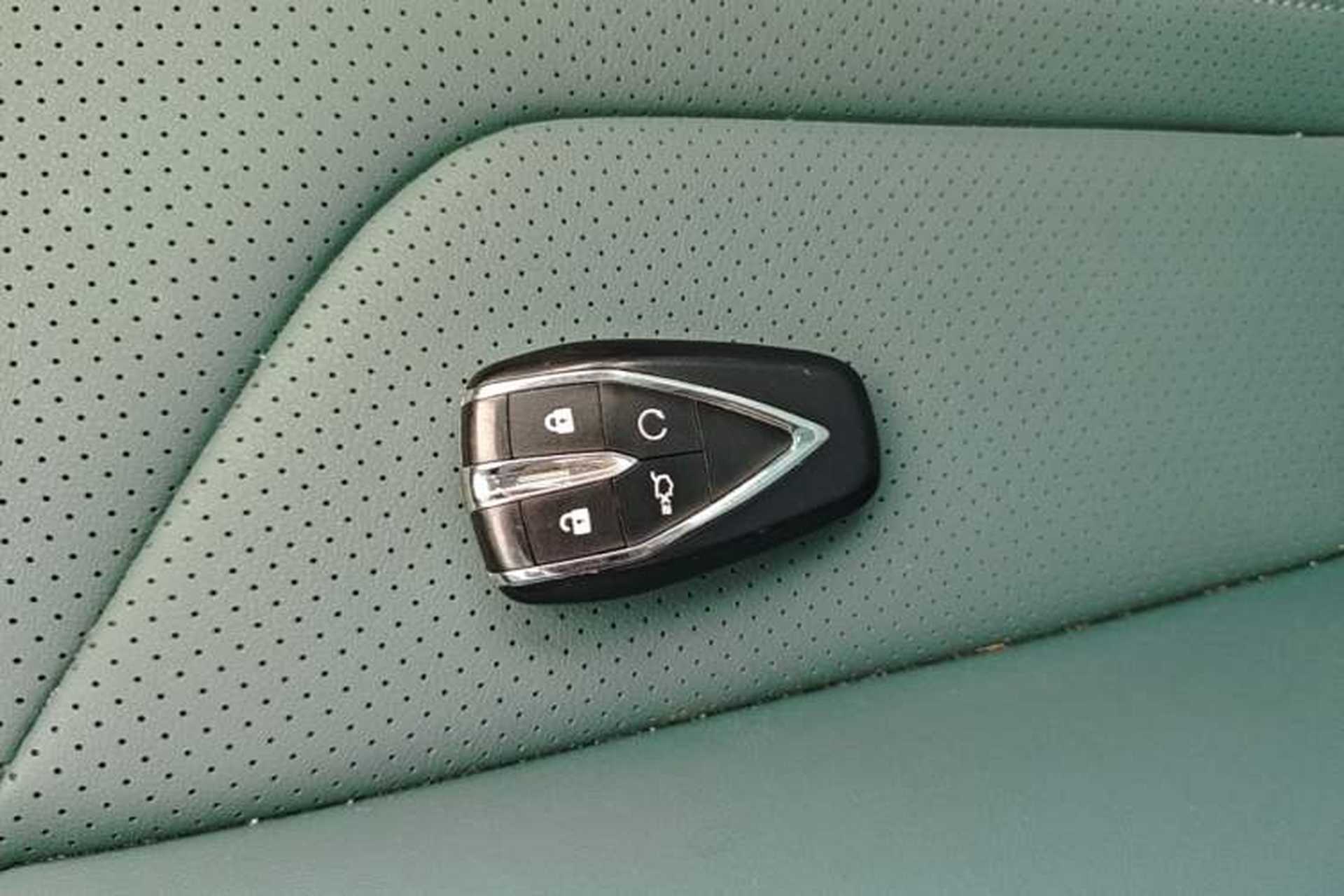 Used CHANGAN UNI-V iDD 2024 Blue Whale Smart Electric iDD 136km Luxury Model Interior 1