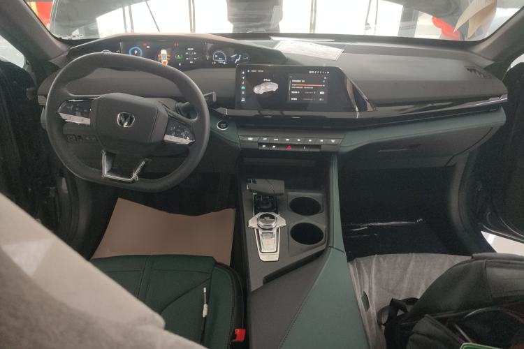 Used CHANGAN UNI-V iDD 2024 Blue Whale Smart Electric iDD 136km ZhiKu Model Interior 2