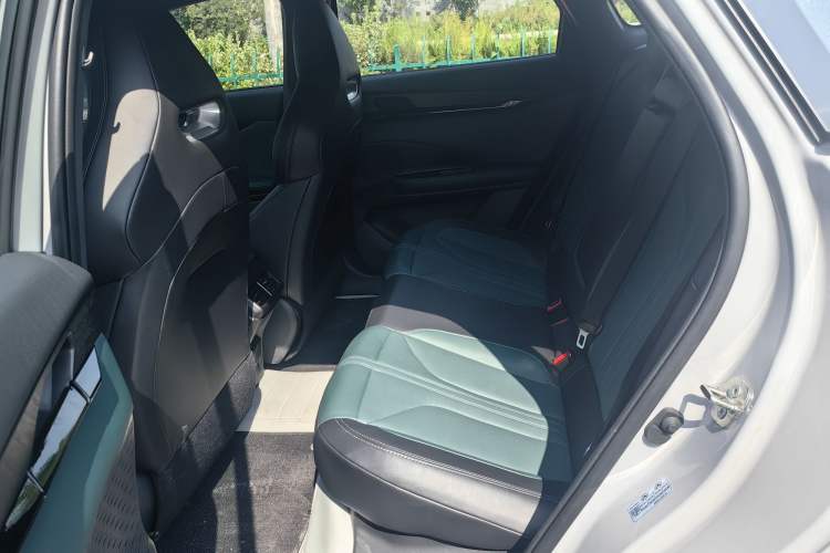 Used CHANGAN UNI-V iDD 2024 Blue Whale Smart Electric iDD 136km Luxury Model Interior 2