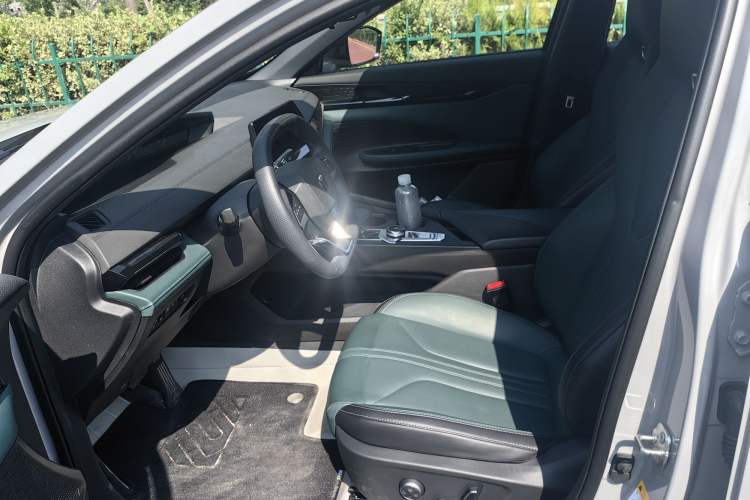 Used CHANGAN UNI-V iDD 2024 Blue Whale Smart Electric iDD 136km Luxury Model Interior 3