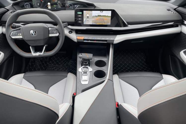 Used CHANGAN UNI-V iDD 2024 Blue Whale Smart Electric iDD 136km ZhiKu Model Interior 3