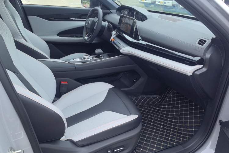 Used CHANGAN UNI-V iDD 2024 Blue Whale Smart Electric iDD 136km ZhiKu Model Interior 4