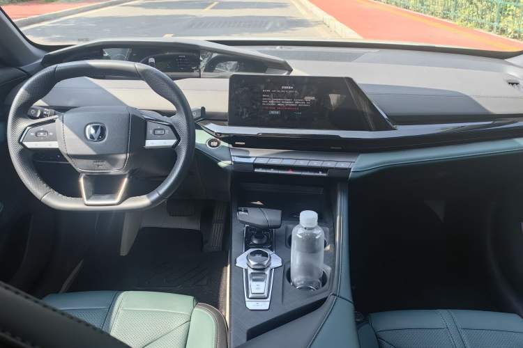 Used CHANGAN UNI-V iDD 2024 Blue Whale Smart Electric iDD 136km Luxury Model Interior 5