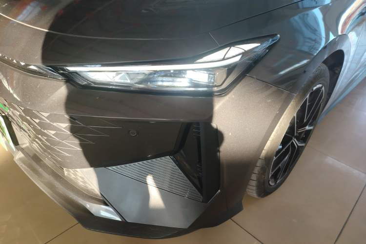 Used CHANGAN UNI-V iDD 2024 Blue Whale Smart Electric iDD 136km ZhiKu Model Left Front Headlight